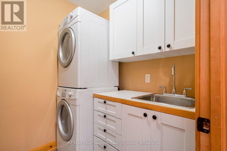 147 LAKESHORE ROAD E, Blue Mountains, Ontario, L9Y0M9