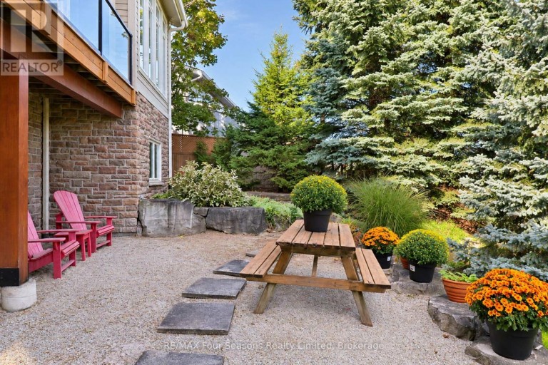 147 LAKESHORE ROAD E, Blue Mountains, Ontario, L9Y0M9