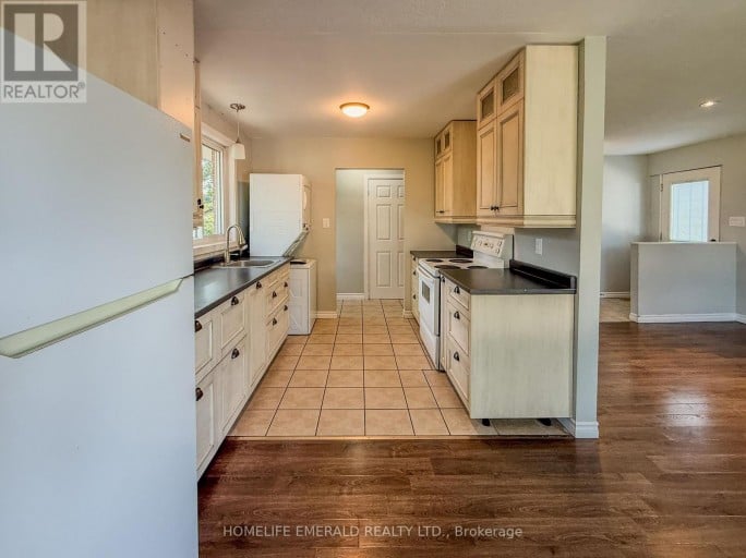 131 CUNDLES ROAD E, Barrie (Cundles East), Ontario, L4M3A1