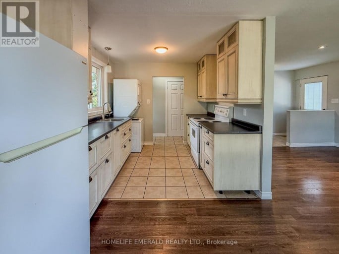 131 CUNDLES ROAD E, Barrie (Cundles East), Ontario, L4M3A1