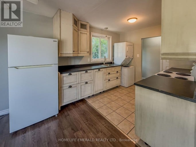131 CUNDLES ROAD E, Barrie (Cundles East), Ontario, L4M3A1