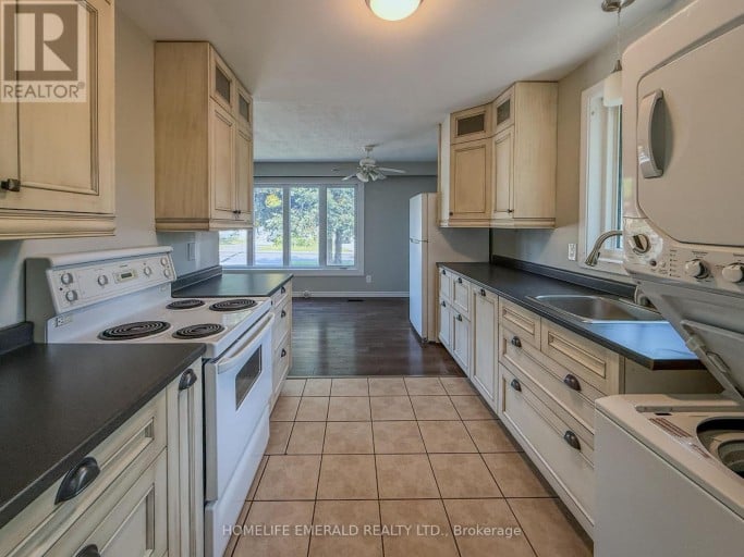 131 CUNDLES ROAD E, Barrie (Cundles East), Ontario, L4M3A1