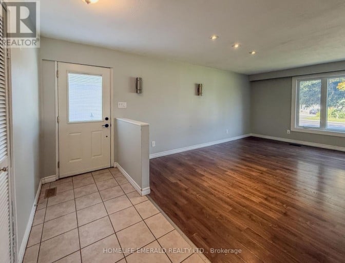 131 CUNDLES ROAD E, Barrie (Cundles East), Ontario, L4M3A1