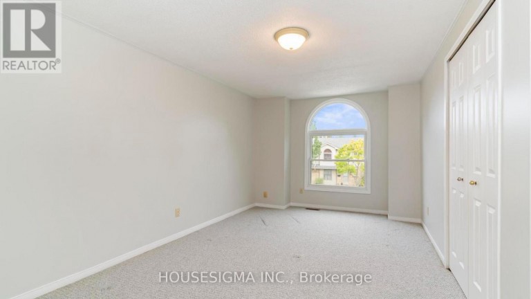39 - 141 CONDOR COURT, London East (East P), Ontario, N5W6A1