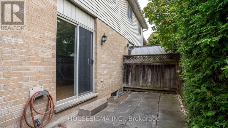 39 - 141 CONDOR COURT, London East (East P), Ontario, N5W6A1