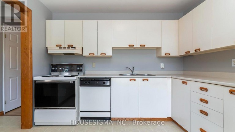 39 - 141 CONDOR COURT, London East (East P), Ontario, N5W6A1
