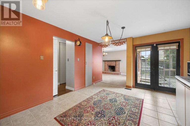 19 LONG DRIVE, Whitby (Blue Grass Meadows), Ontario, L1N8E2