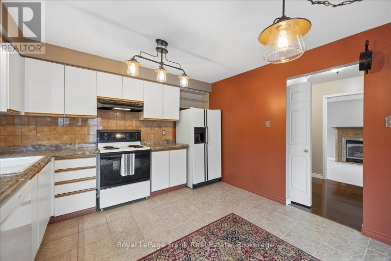 19 LONG DRIVE, Whitby (Blue Grass Meadows), Ontario, L1N8E2