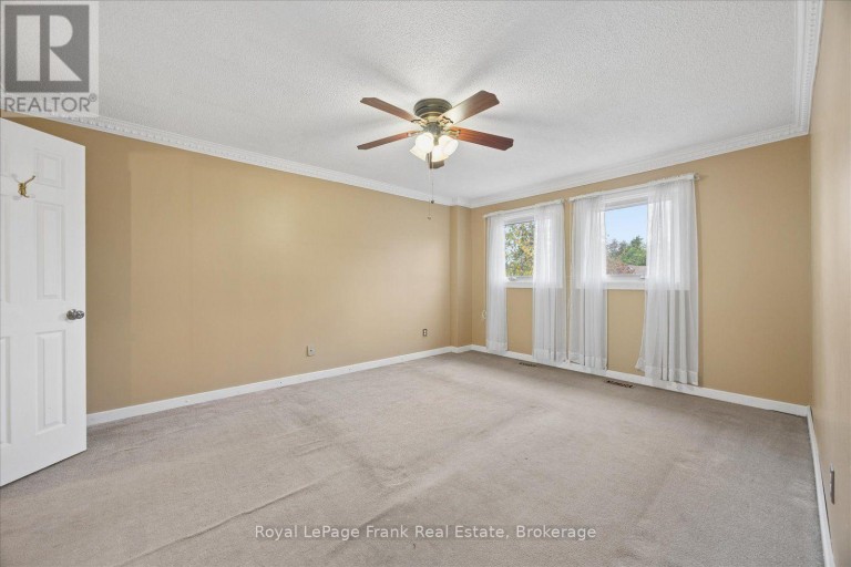 19 LONG DRIVE, Whitby (Blue Grass Meadows), Ontario, L1N8E2