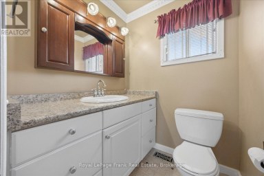 19 LONG DRIVE Whitby (Blue Grass Meadows) Ontario photo 15