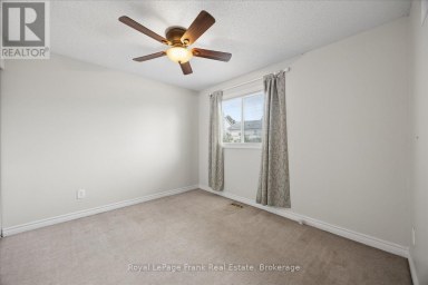 19 LONG DRIVE Whitby (Blue Grass Meadows) Ontario photo 17
