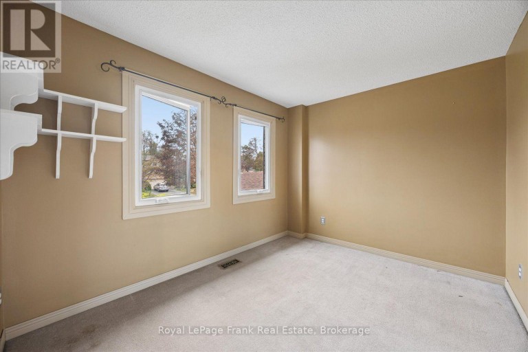 19 LONG DRIVE, Whitby (Blue Grass Meadows), Ontario, L1N8E2