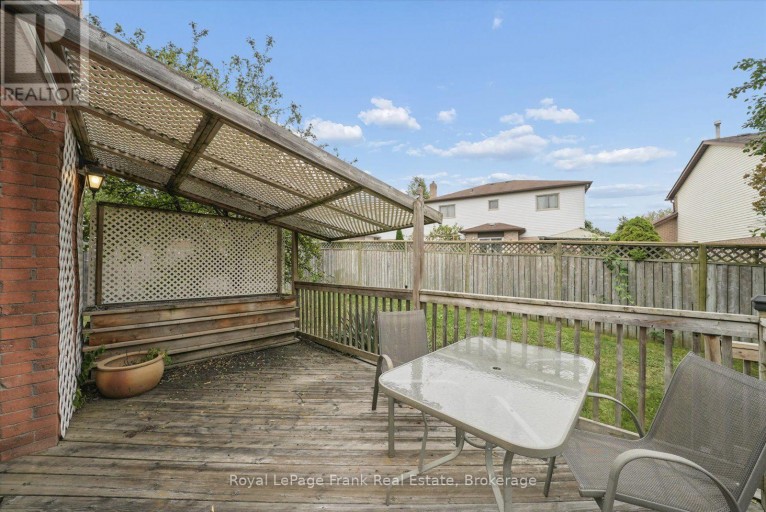 19 LONG DRIVE, Whitby (Blue Grass Meadows), Ontario, L1N8E2