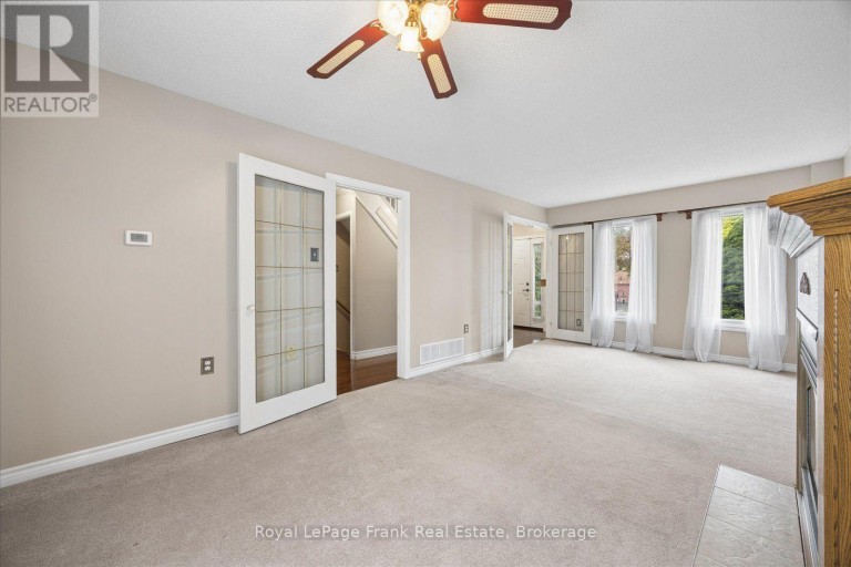 19 LONG DRIVE, Whitby (Blue Grass Meadows), Ontario, L1N8E2