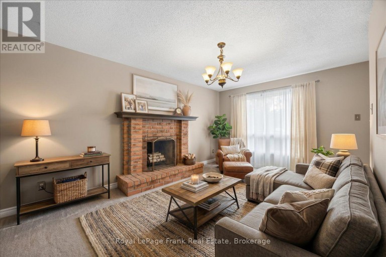 19 LONG DRIVE, Whitby (Blue Grass Meadows), Ontario, L1N8E2