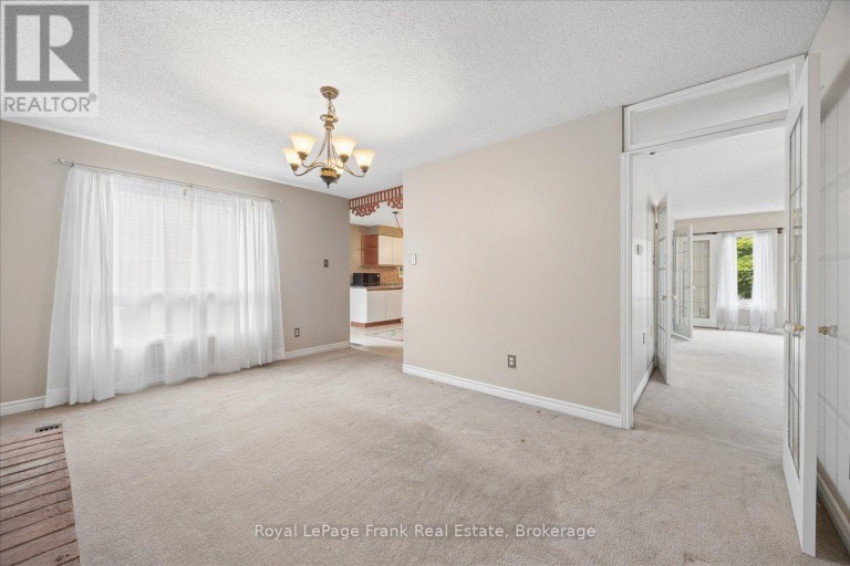 19 LONG DRIVE, Whitby (Blue Grass Meadows), Ontario, L1N8E2