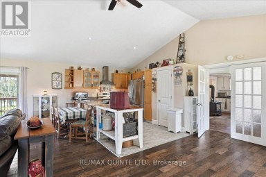 1686 COUNTY ROAD 13 Prince Edward County (South Marysburg Ward) Ontario photo 11