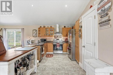 1686 COUNTY ROAD 13 Prince Edward County (South Marysburg Ward) Ontario photo 12