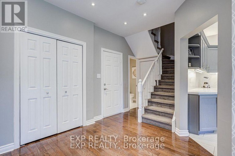 292 SHERIDAN COURT, Newmarket (Gorham-College Manor), Ontario, L3Y8P9