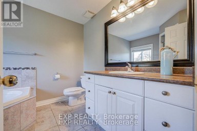 292 SHERIDAN COURT Newmarket (Gorham-College Manor) Ontario photo 12