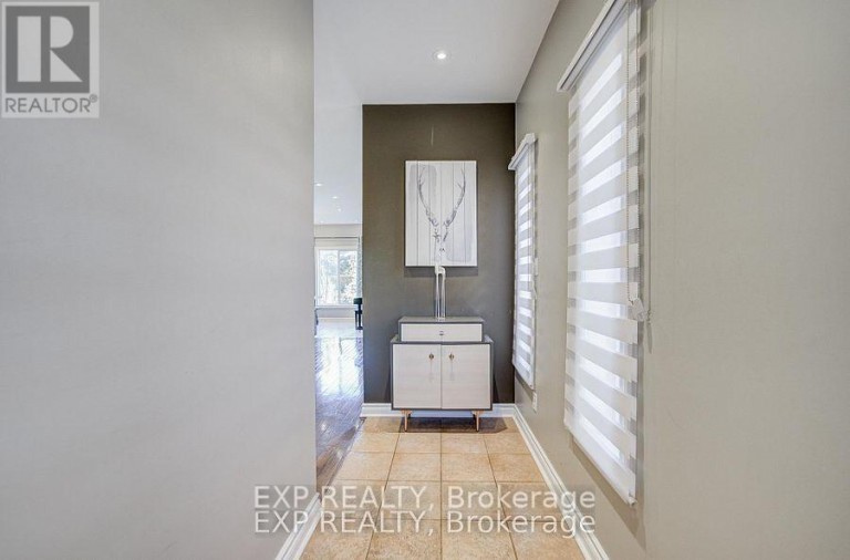 292 SHERIDAN COURT, Newmarket (Gorham-College Manor), Ontario, L3Y8P9
