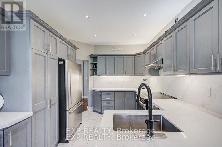 292 SHERIDAN COURT, Newmarket (Gorham-College Manor), Ontario, L3Y8P9