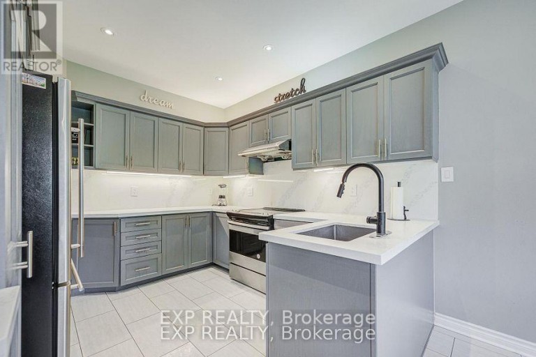 292 SHERIDAN COURT, Newmarket (Gorham-College Manor), Ontario, L3Y8P9