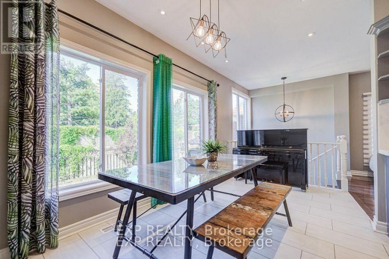 292 SHERIDAN COURT, Newmarket (Gorham-College Manor), Ontario, L3Y8P9