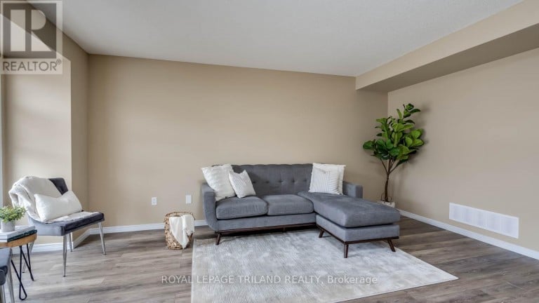 17 - 1600 MICKLEBOROUGH DRIVE, London North (North I), Ontario, N6G5R9