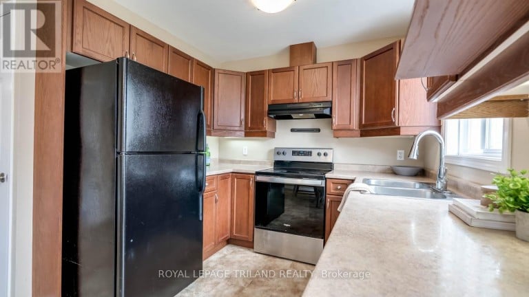17 - 1600 MICKLEBOROUGH DRIVE, London North (North I), Ontario, N6G5R9