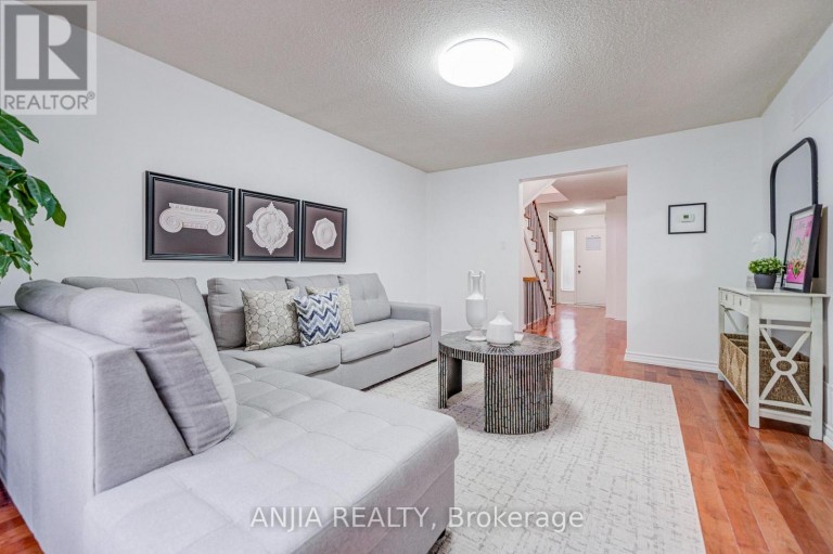 3 MOSSBROOK CRESCENT, Toronto (Steeles), Ontario, M1W2W8