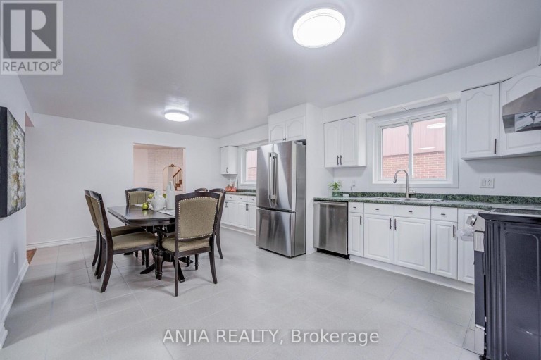 3 MOSSBROOK CRESCENT, Toronto (Steeles), Ontario, M1W2W8