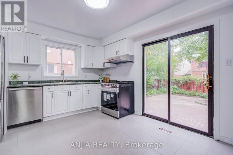 3 MOSSBROOK CRESCENT, Toronto (Steeles), Ontario, M1W2W8