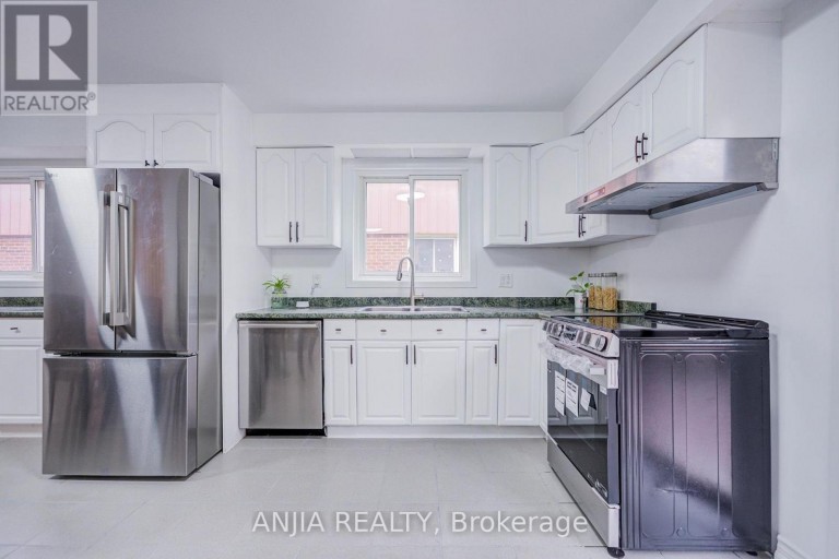 3 MOSSBROOK CRESCENT, Toronto (Steeles), Ontario, M1W2W8
