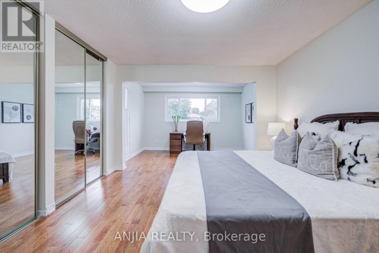 3 MOSSBROOK CRESCENT, Toronto (Steeles), Ontario, M1W2W8