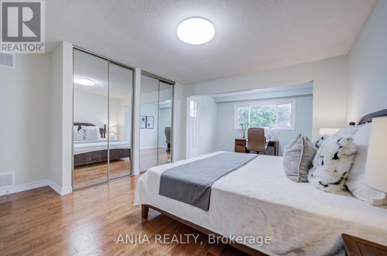 3 MOSSBROOK CRESCENT, Toronto (Steeles), Ontario, M1W2W8