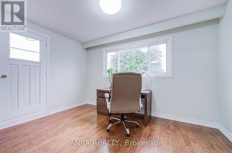 3 MOSSBROOK CRESCENT, Toronto (Steeles), Ontario, M1W2W8