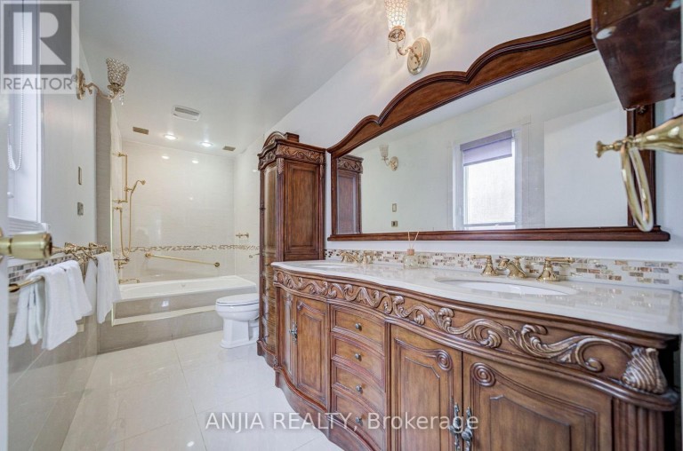 3 MOSSBROOK CRESCENT, Toronto (Steeles), Ontario, M1W2W8