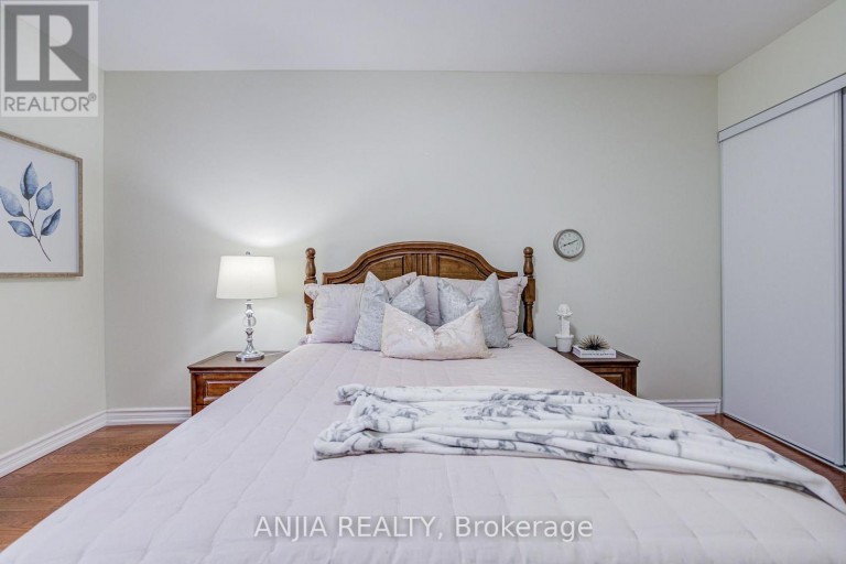 3 MOSSBROOK CRESCENT, Toronto (Steeles), Ontario, M1W2W8