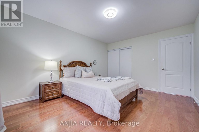 3 MOSSBROOK CRESCENT, Toronto (Steeles), Ontario, M1W2W8