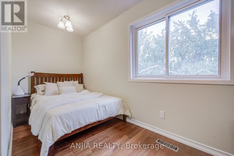 3 MOSSBROOK CRESCENT, Toronto (Steeles), Ontario, M1W2W8