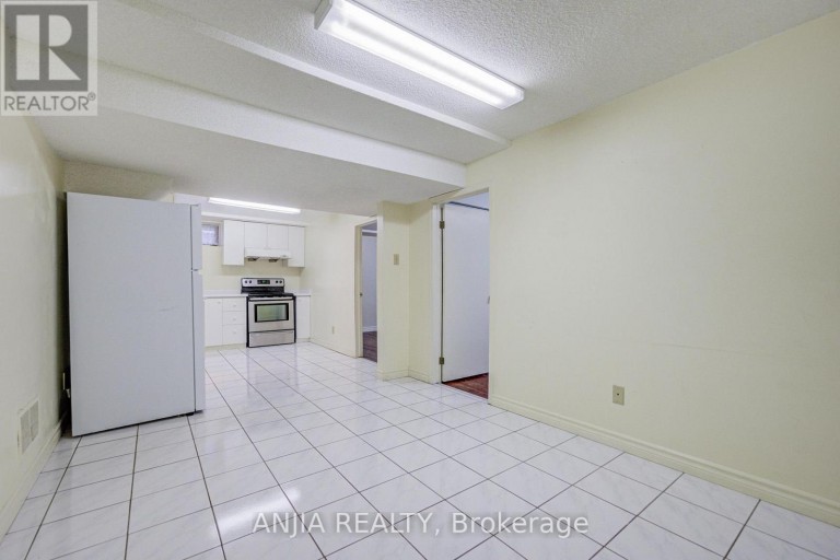 3 MOSSBROOK CRESCENT, Toronto (Steeles), Ontario, M1W2W8