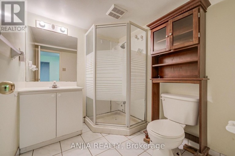 3 MOSSBROOK CRESCENT, Toronto (Steeles), Ontario, M1W2W8