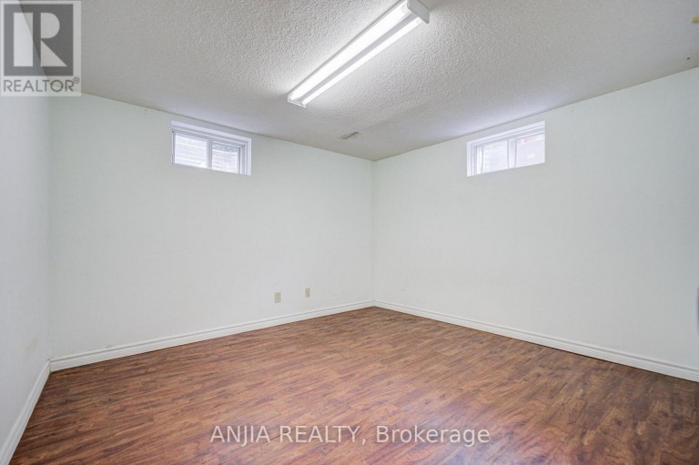 3 MOSSBROOK CRESCENT, Toronto (Steeles), Ontario, M1W2W8