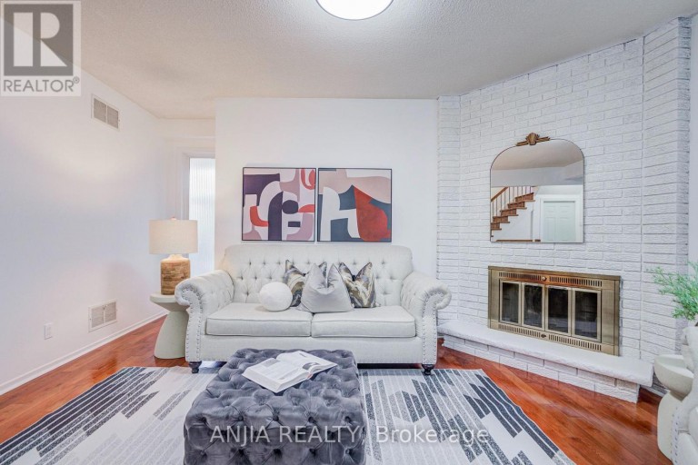 3 MOSSBROOK CRESCENT, Toronto (Steeles), Ontario, M1W2W8