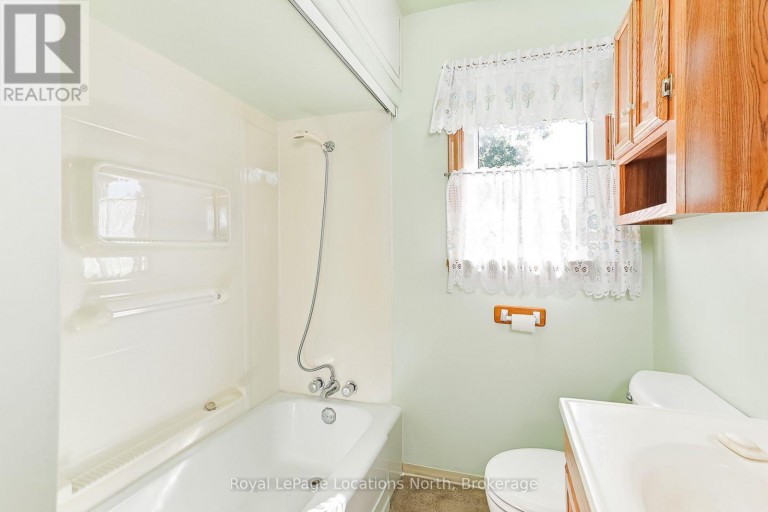 2 BUIST STREET, Clearview (Nottawa), Ontario, L0M1P0