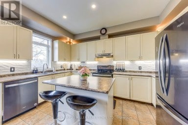 3117 JOEL KERBEL PLACE Mississauga (Applewood) Ontario photo 10