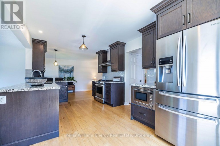 329 CHALLENGER COURT, Clarington (Newcastle), Ontario, L1B1K4