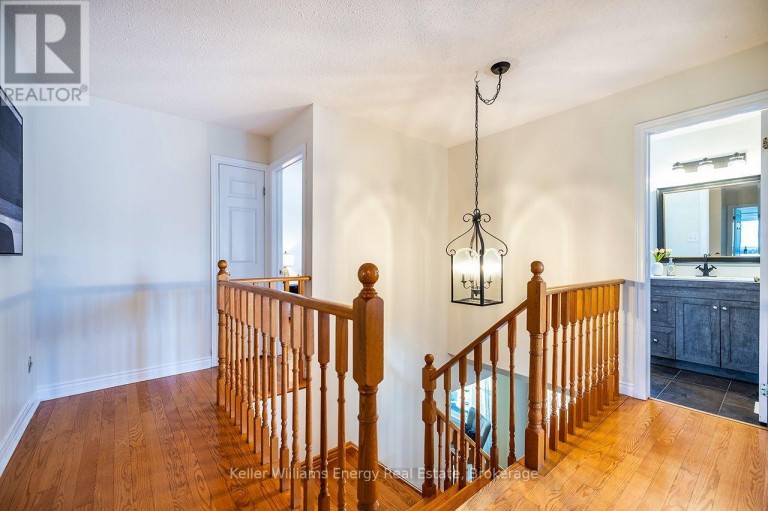 329 CHALLENGER COURT, Clarington (Newcastle), Ontario, L1B1K4