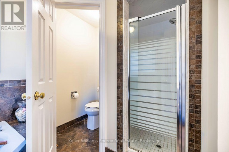 329 CHALLENGER COURT, Clarington (Newcastle), Ontario, L1B1K4